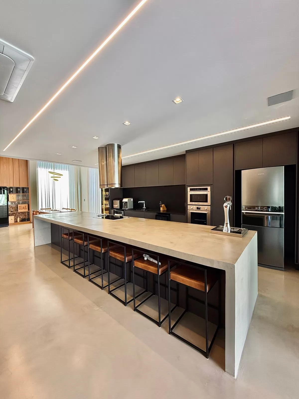 Casa Mobiliada à Venda com vista permanente para área preservada e quadra de beach tennis, 460m² no Condomínio Fazenda Jequitibá em Sorocaba/SP