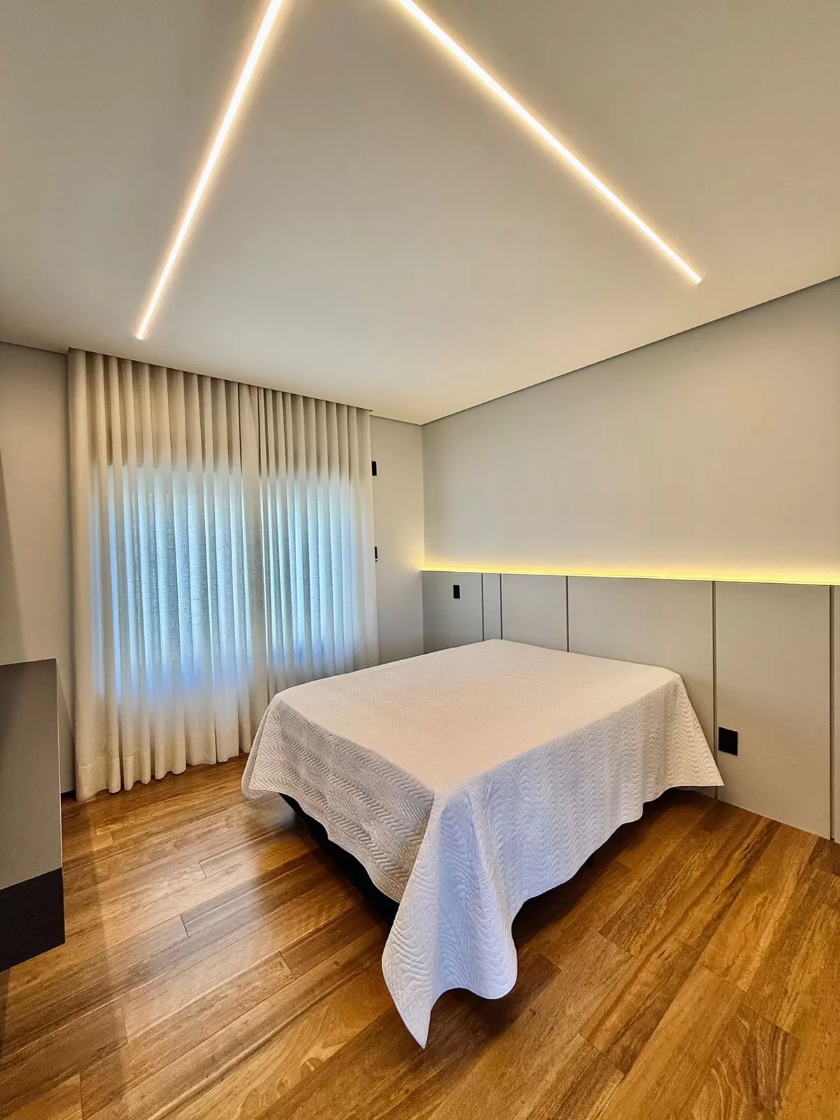 Casa Mobiliada à Venda com vista permanente para área preservada e quadra de beach tennis, 460m² no Condomínio Fazenda Jequitibá em Sorocaba/SP