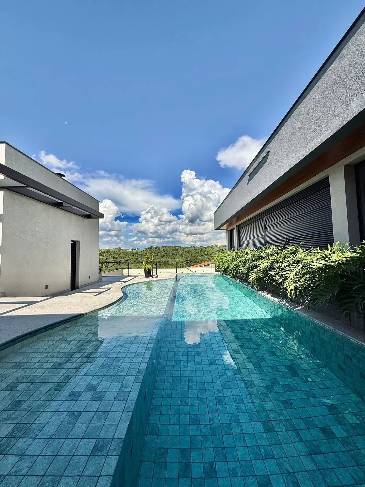 Casa Mobiliada à Venda com vista permanente para área preservada e quadra de beach tennis, 460m² no Condomínio Fazenda Jequitibá em Sorocaba/SP