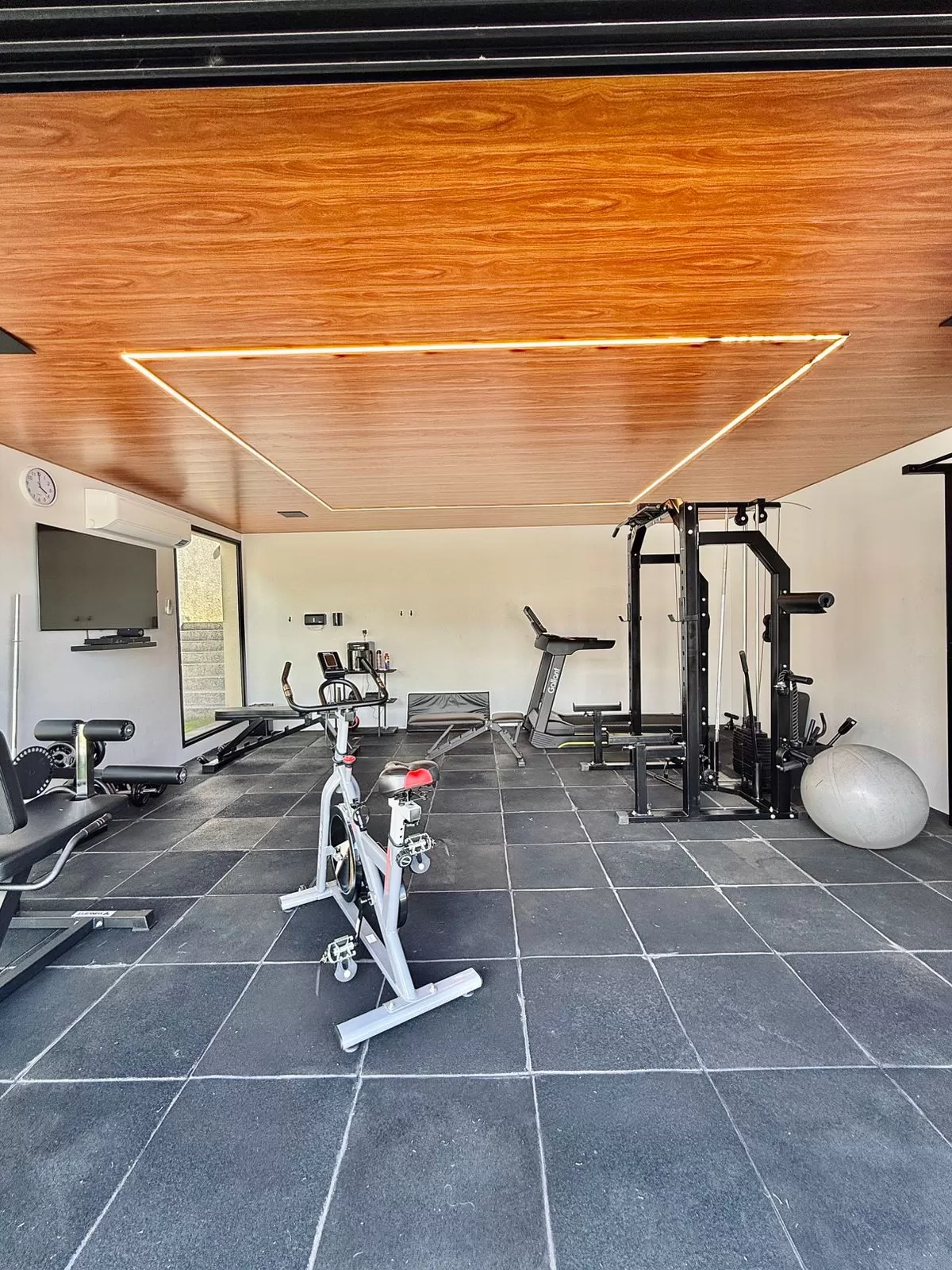 Casa Mobiliada à Venda com vista permanente para área preservada e quadra de beach tennis, 460m² no Condomínio Fazenda Jequitibá em Sorocaba/SP