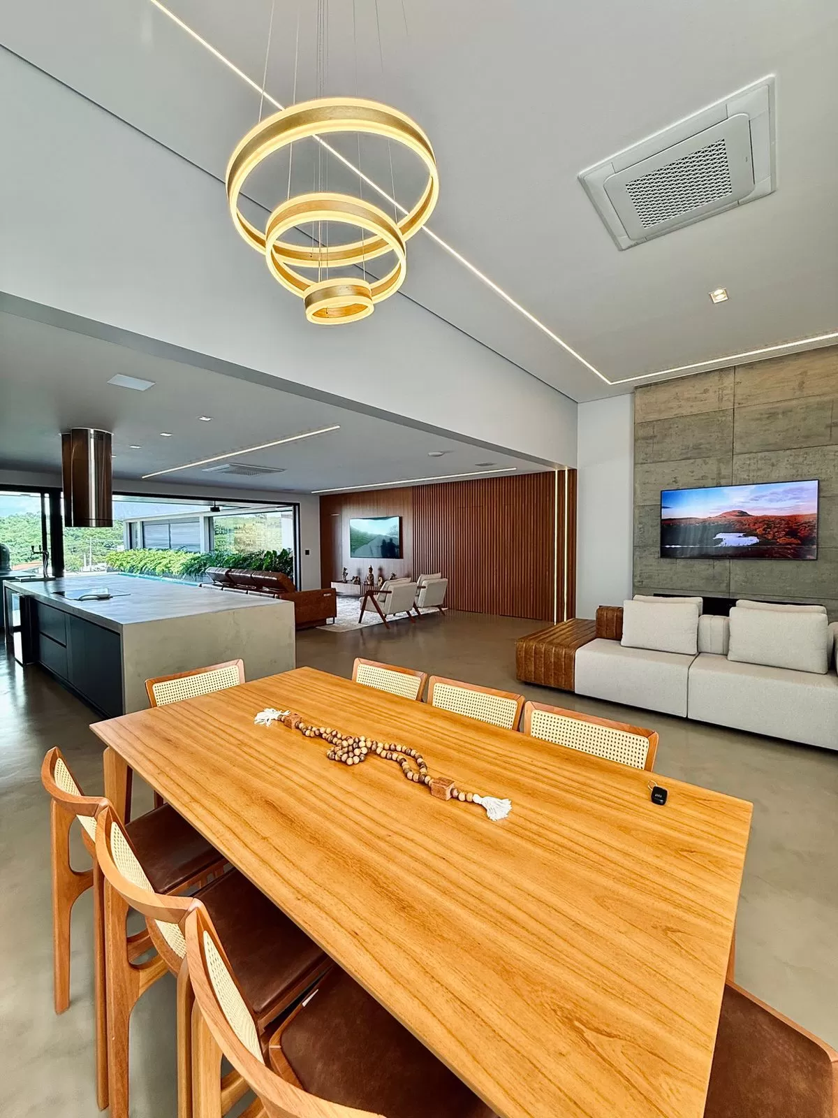 Casa Mobiliada à Venda com vista permanente para área preservada e quadra de beach tennis, 460m² no Condomínio Fazenda Jequitibá em Sorocaba/SP