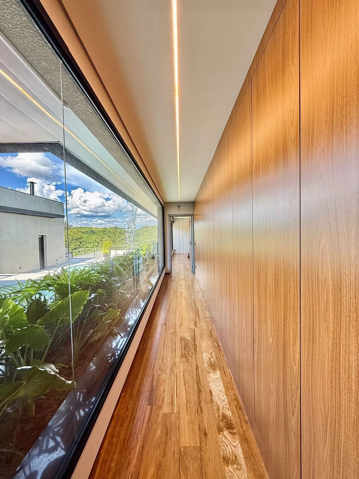 Casa Mobiliada à Venda com vista permanente para área preservada e quadra de beach tennis, 460m² no Condomínio Fazenda Jequitibá em Sorocaba/SP