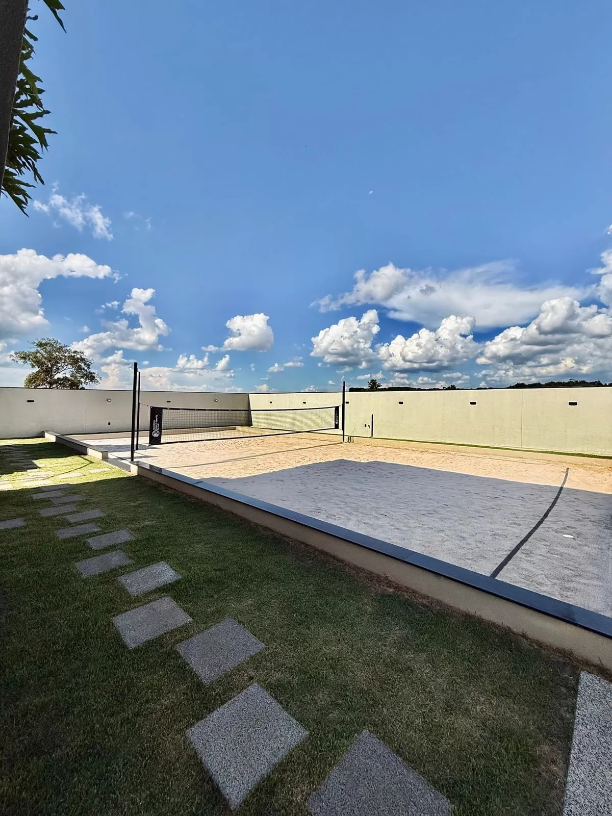 Casa Mobiliada à Venda com vista permanente para área preservada e quadra de beach tennis, 460m² no Condomínio Fazenda Jequitibá em Sorocaba/SP