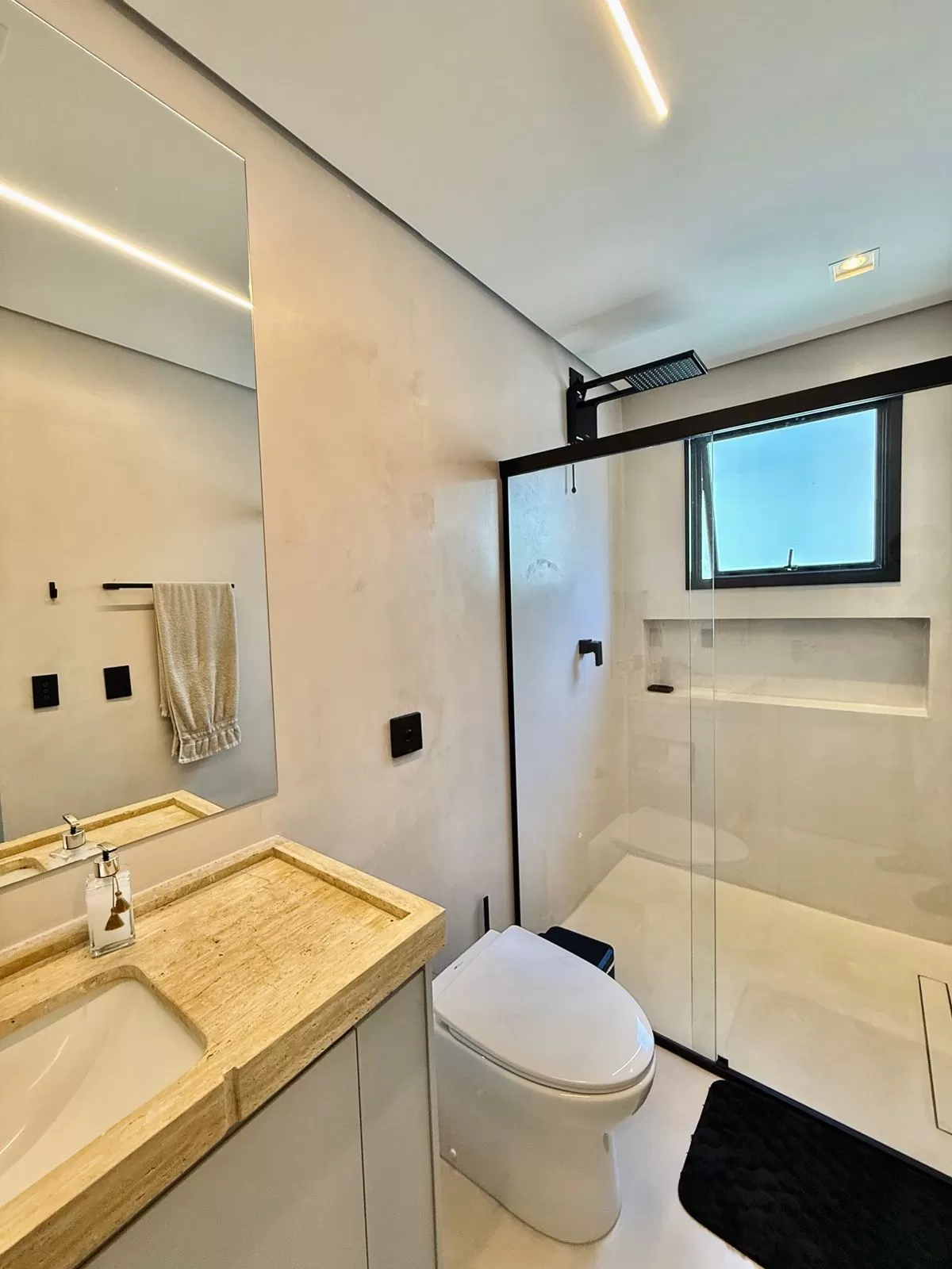 Casa Mobiliada à Venda com vista permanente para área preservada e quadra de beach tennis, 460m² no Condomínio Fazenda Jequitibá em Sorocaba/SP