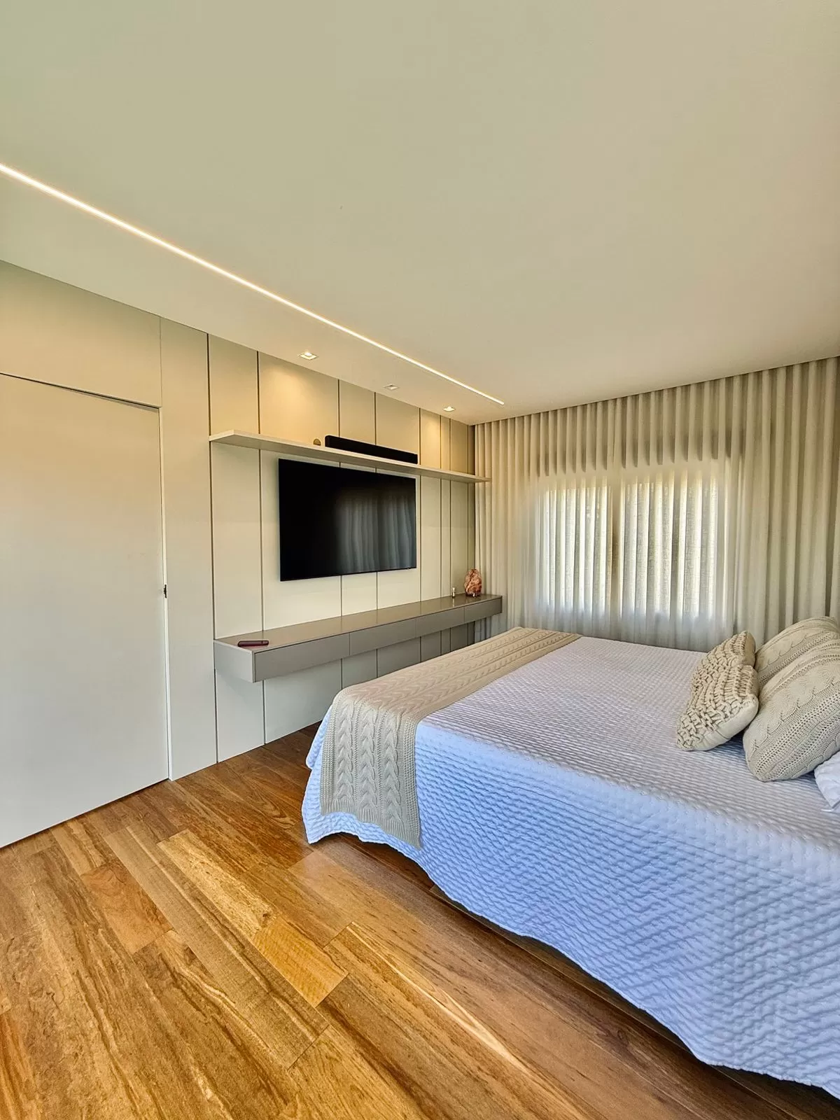 Casa Mobiliada à Venda com vista permanente para área preservada e quadra de beach tennis, 460m² no Condomínio Fazenda Jequitibá em Sorocaba/SP