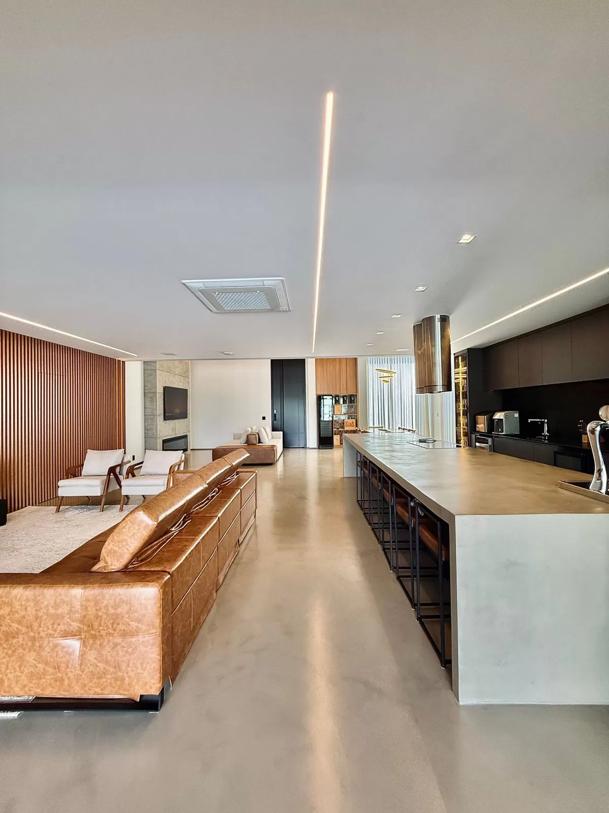 Casa Mobiliada à Venda com vista permanente para área preservada e quadra de beach tennis, 460m² no Condomínio Fazenda Jequitibá em Sorocaba/SP