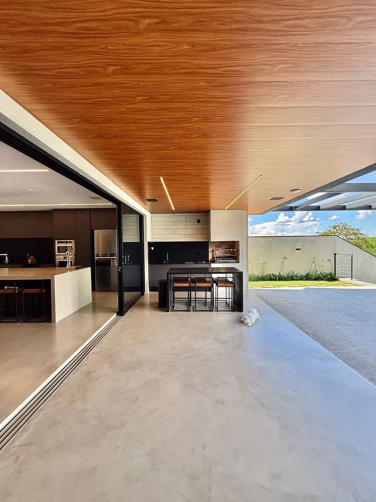 Casa Mobiliada à Venda com vista permanente para área preservada e quadra de beach tennis, 460m² no Condomínio Fazenda Jequitibá em Sorocaba/SP