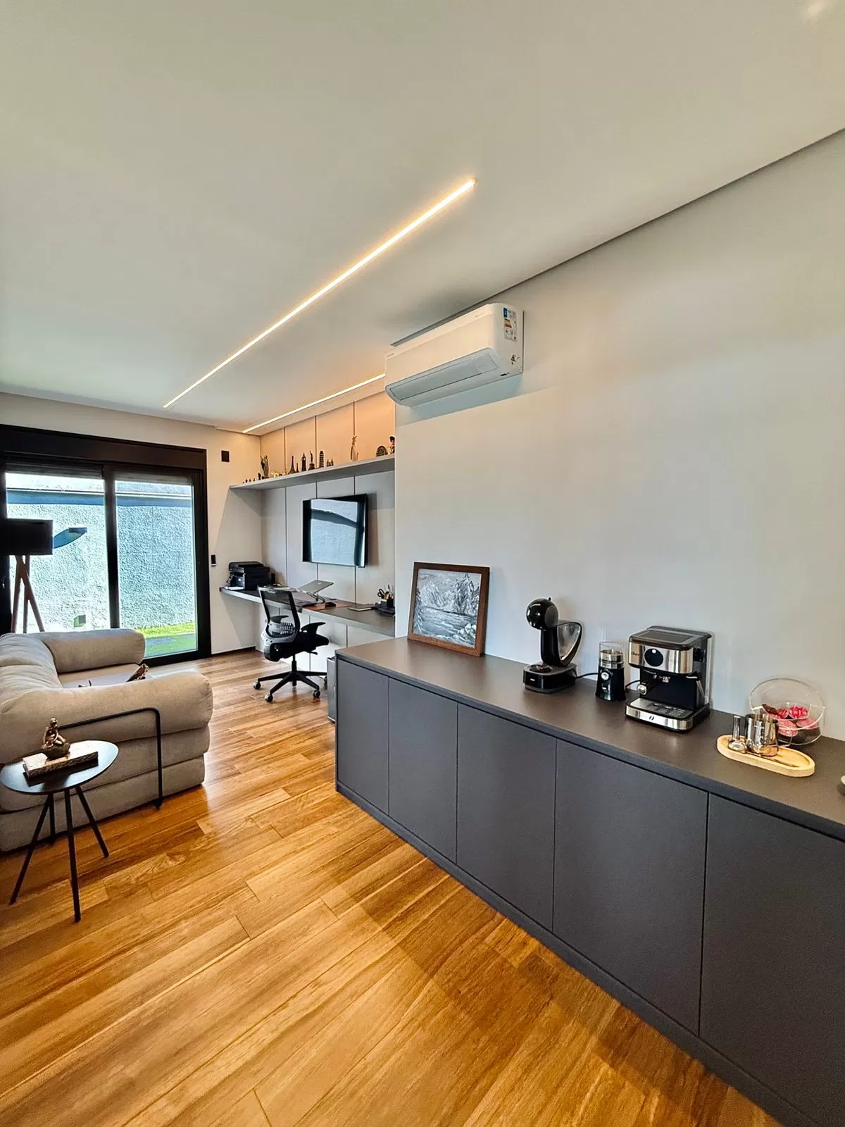 Casa Mobiliada à Venda com vista permanente para área preservada e quadra de beach tennis, 460m² no Condomínio Fazenda Jequitibá em Sorocaba/SP