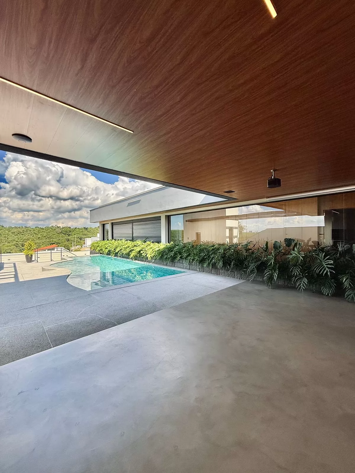 Casa Mobiliada à Venda com vista permanente para área preservada e quadra de beach tennis, 460m² no Condomínio Fazenda Jequitibá em Sorocaba/SP