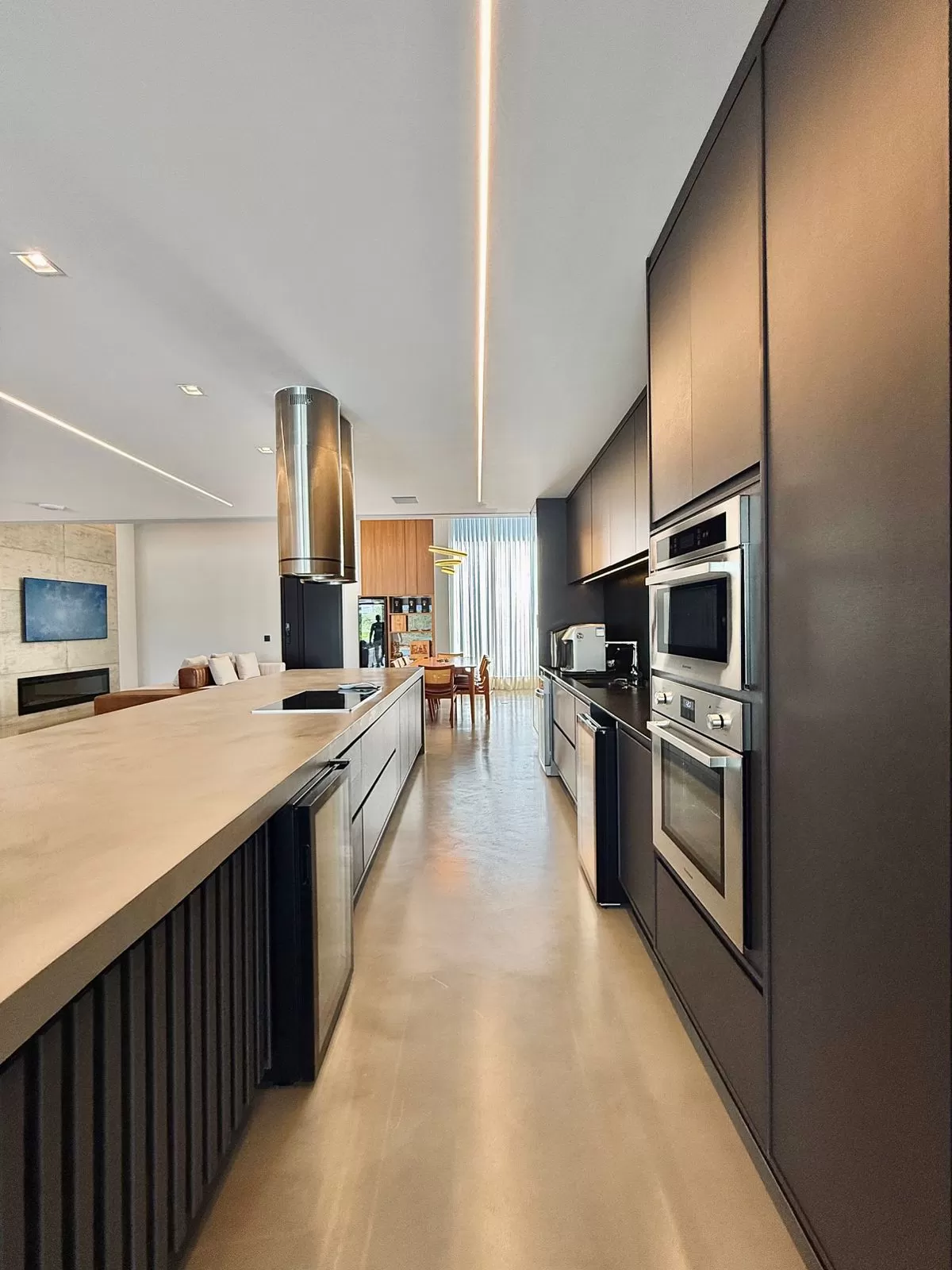 Casa Mobiliada à Venda com vista permanente para área preservada e quadra de beach tennis, 460m² no Condomínio Fazenda Jequitibá em Sorocaba/SP