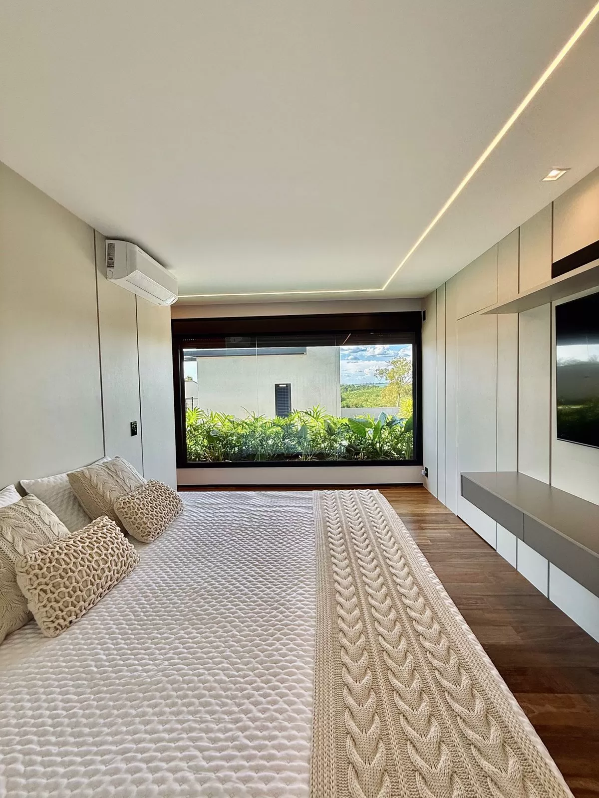 Casa Mobiliada à Venda com vista permanente para área preservada e quadra de beach tennis, 460m² no Condomínio Fazenda Jequitibá em Sorocaba/SP