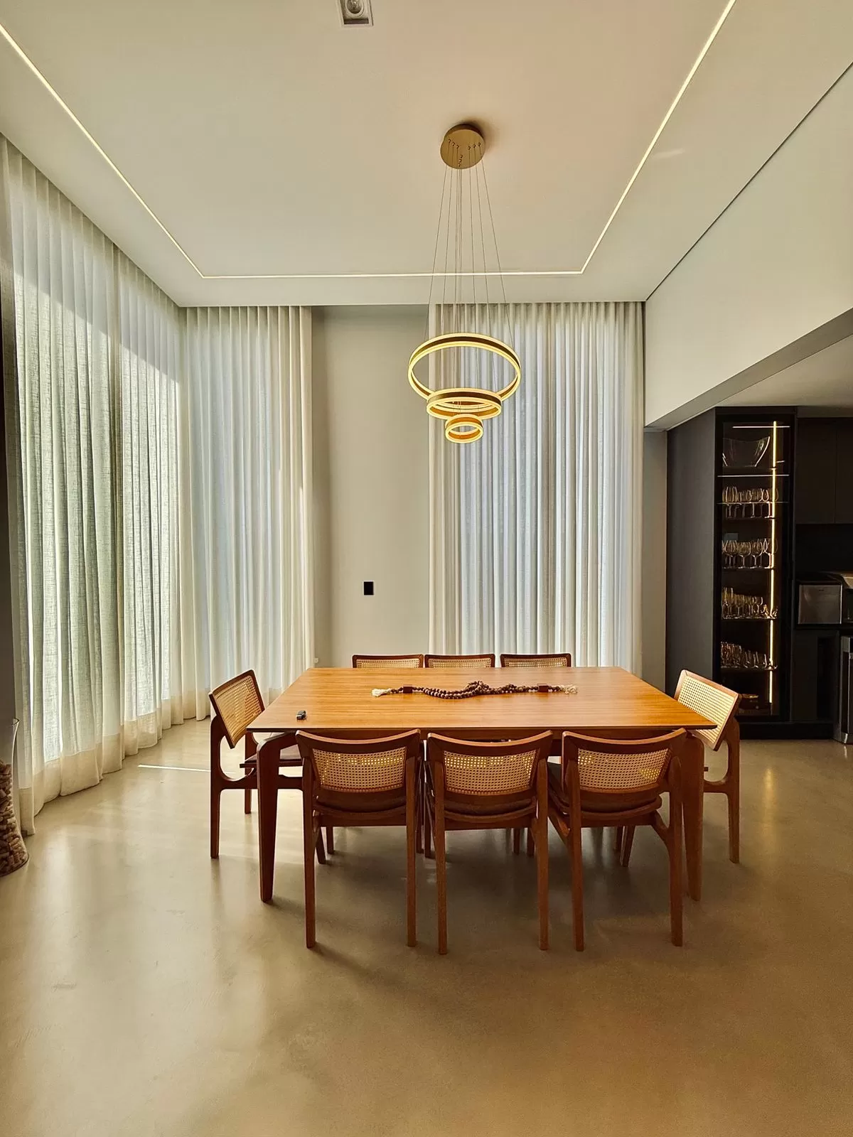 Casa Mobiliada à Venda com vista permanente para área preservada e quadra de beach tennis, 460m² no Condomínio Fazenda Jequitibá em Sorocaba/SP