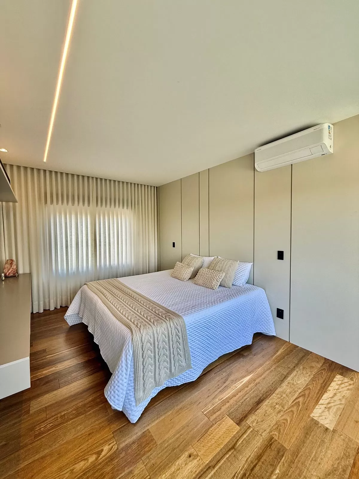 Casa Mobiliada à Venda com vista permanente para área preservada e quadra de beach tennis, 460m² no Condomínio Fazenda Jequitibá em Sorocaba/SP