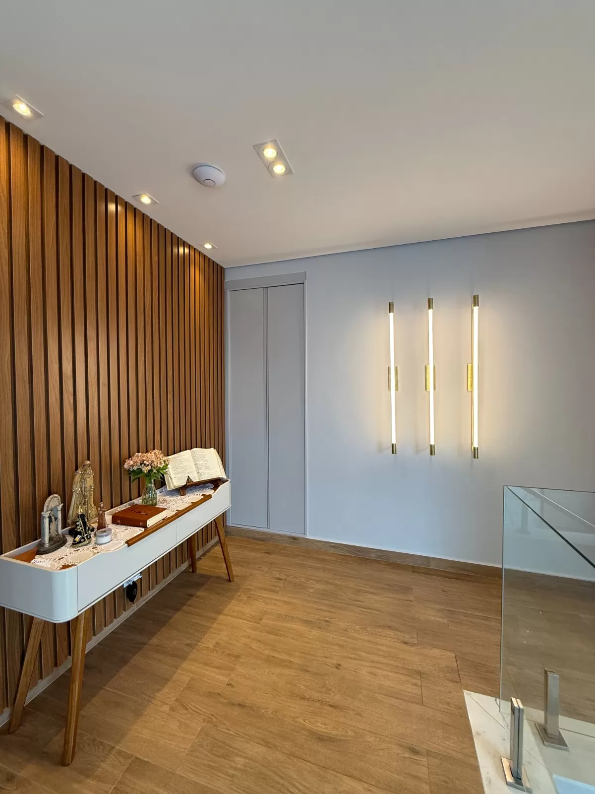 Sobrado Mobiliado à Venda com 4 suítes, escritório e piscina incrível, 402m² no Condomínio Alphaville Nova Esplanada 1 em Votorantim/SP