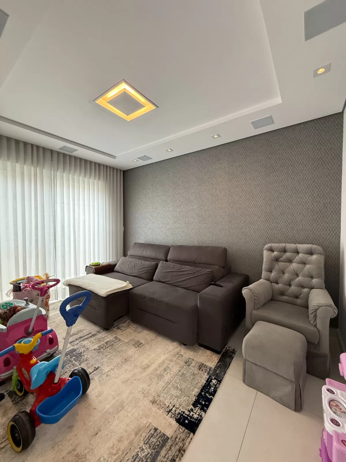 Sobrado Mobiliado à Venda com 4 suítes, escritório e piscina incrível, 402m² no Condomínio Alphaville Nova Esplanada 1 em Votorantim/SP