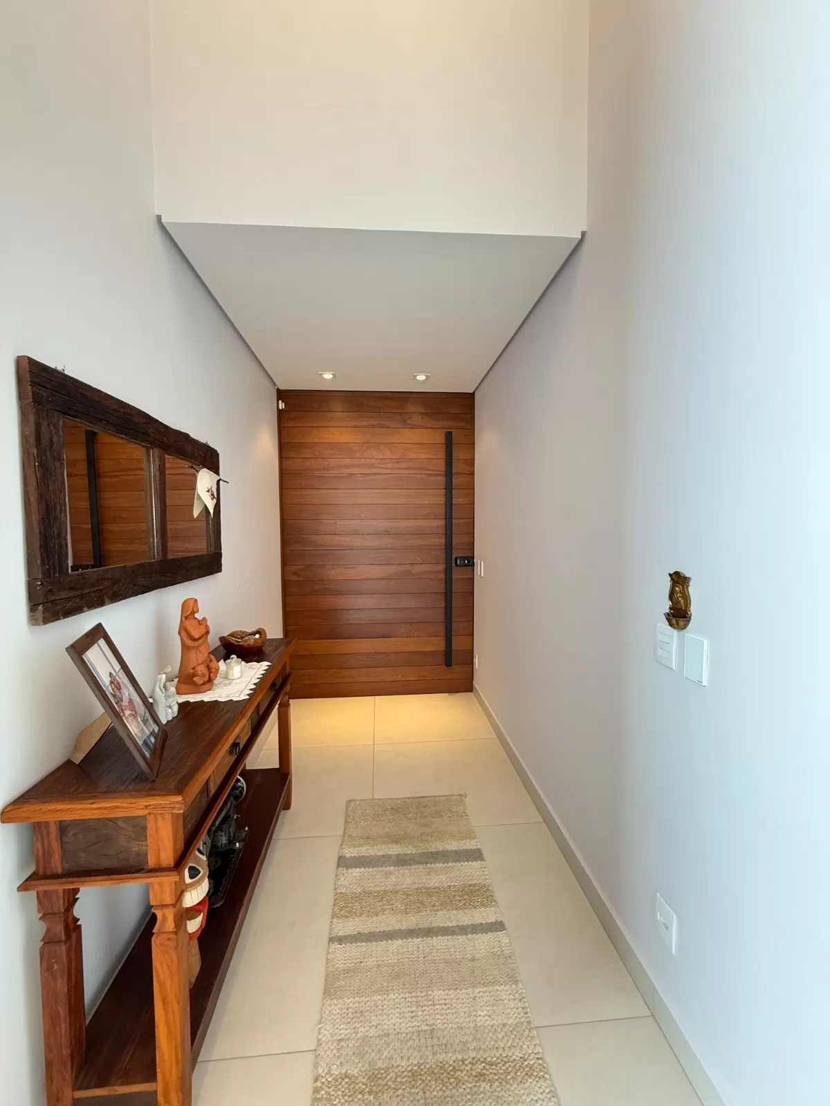 Sobrado Mobiliado à Venda com 4 suítes, escritório e piscina incrível, 402m² no Condomínio Alphaville Nova Esplanada 1 em Votorantim/SP