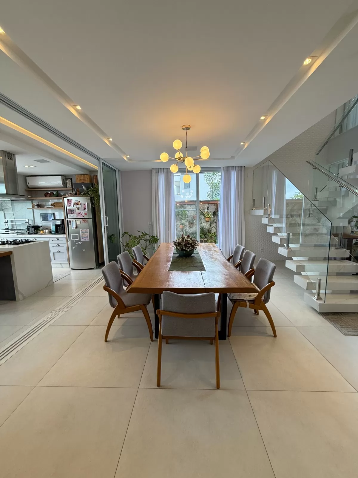 Sobrado Mobiliado à Venda com 4 suítes, escritório e piscina incrível, 402m² no Condomínio Alphaville Nova Esplanada 1 em Votorantim/SP