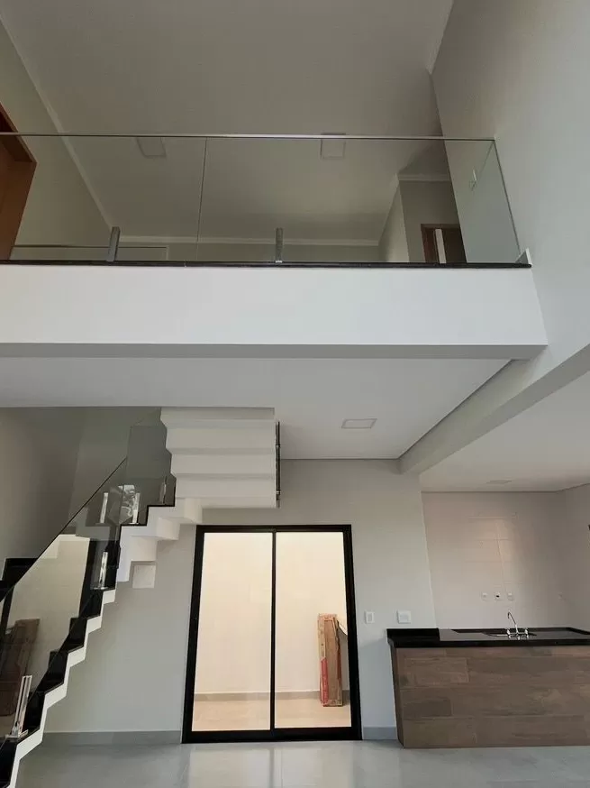 Sobrado à Venda com 3 quartos sendo 1 suíte e quintal nos fundos, 160m² no Condomínio Terras de São Francisco em Sorocaba/SP