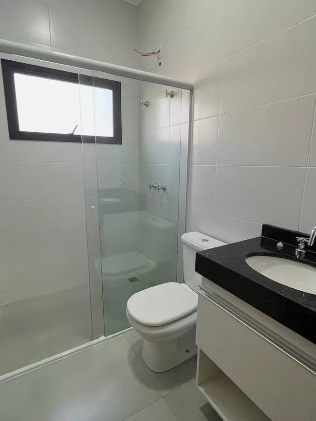 Sobrado à Venda com 3 quartos sendo 1 suíte e quintal nos fundos, 160m² no Condomínio Terras de São Francisco em Sorocaba/SP