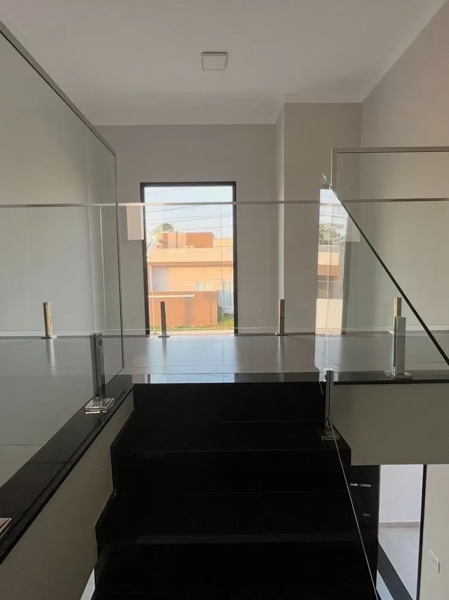 Sobrado à Venda com 3 quartos sendo 1 suíte e quintal nos fundos, 160m² no Condomínio Terras de São Francisco em Sorocaba/SP