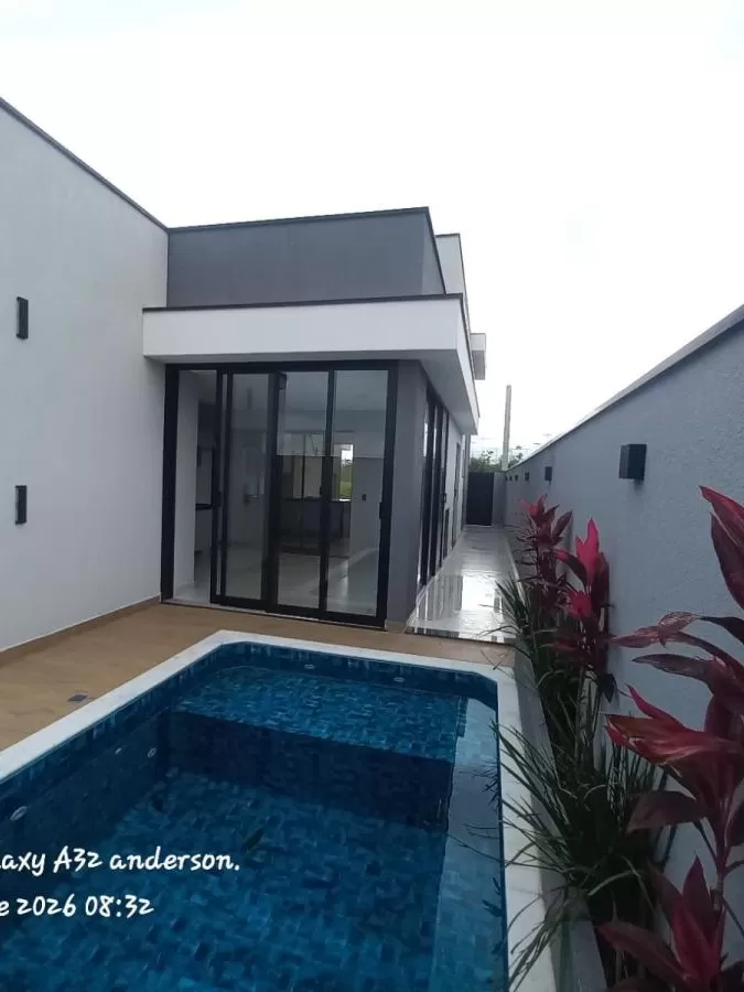 Casa Térrea à Venda com 3 suítes, móveis planejados e piscina, 170m² no Condomínio Terras Alpha em Votorantim/SP