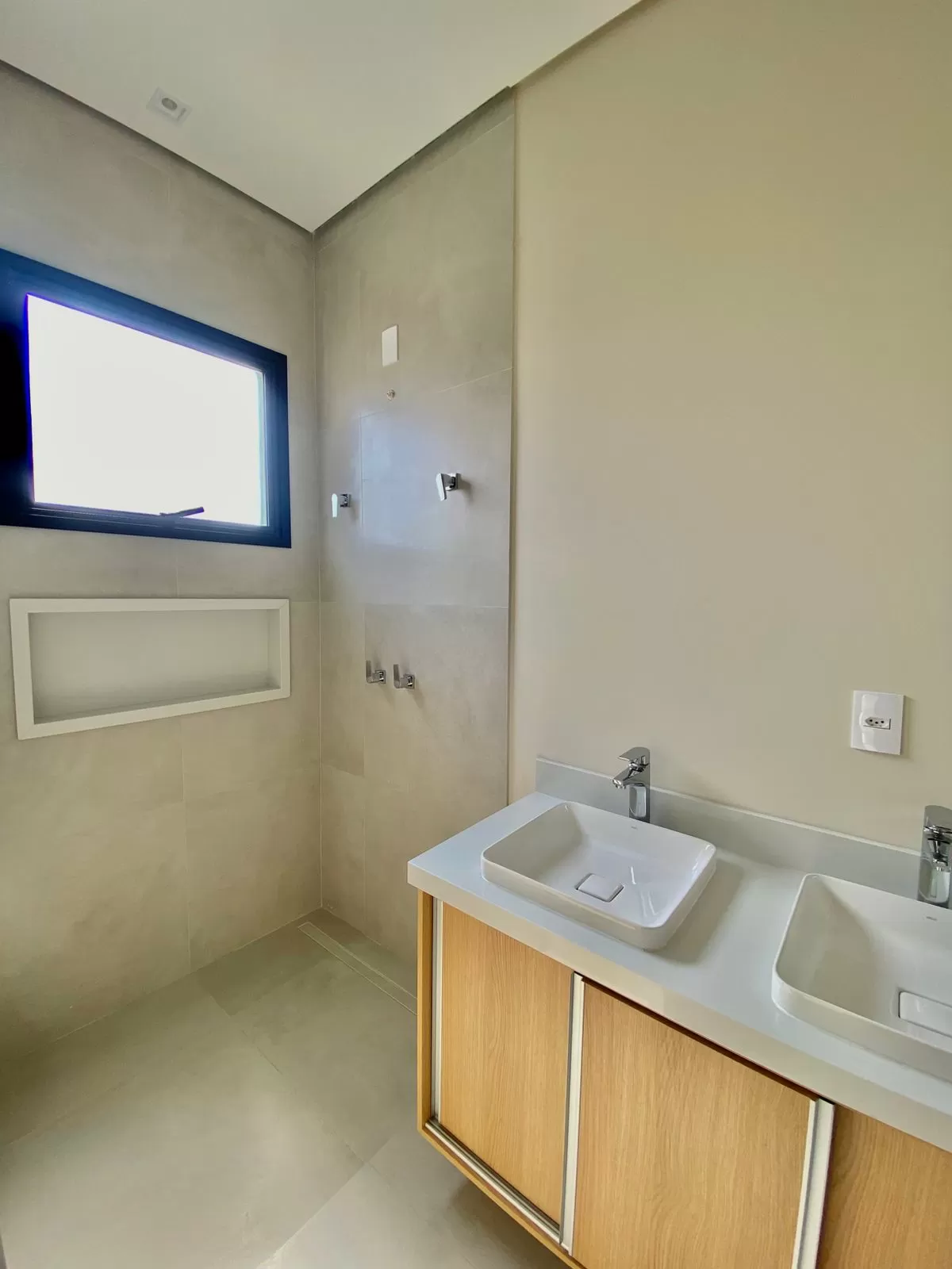 Casa Térrea à Venda com 3 suítes, móveis planejados e piscina, 170m² no Condomínio Terras Alpha em Votorantim/SP