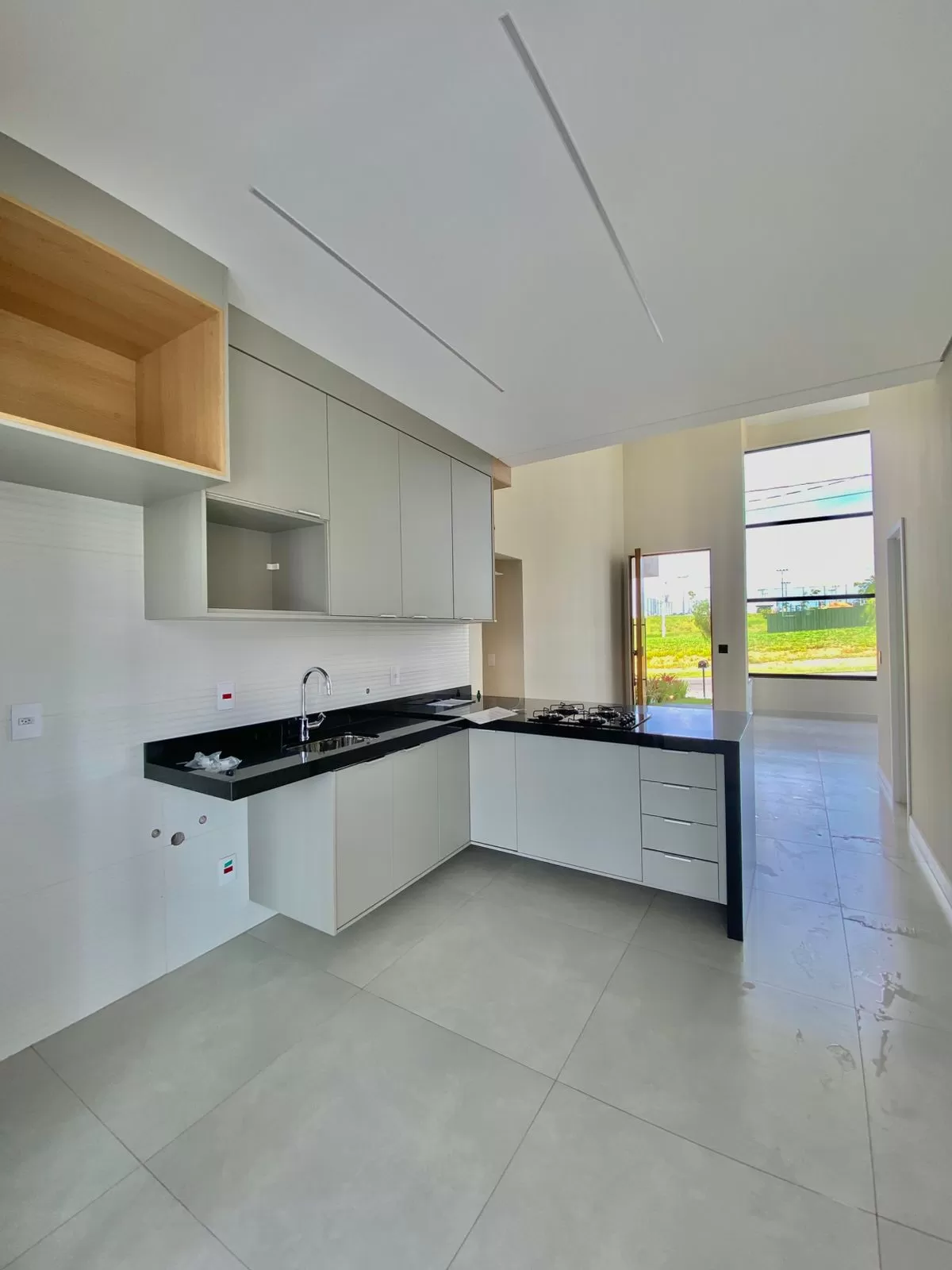 Casa Térrea à Venda com 3 suítes, móveis planejados e piscina, 170m² no Condomínio Terras Alpha em Votorantim/SP