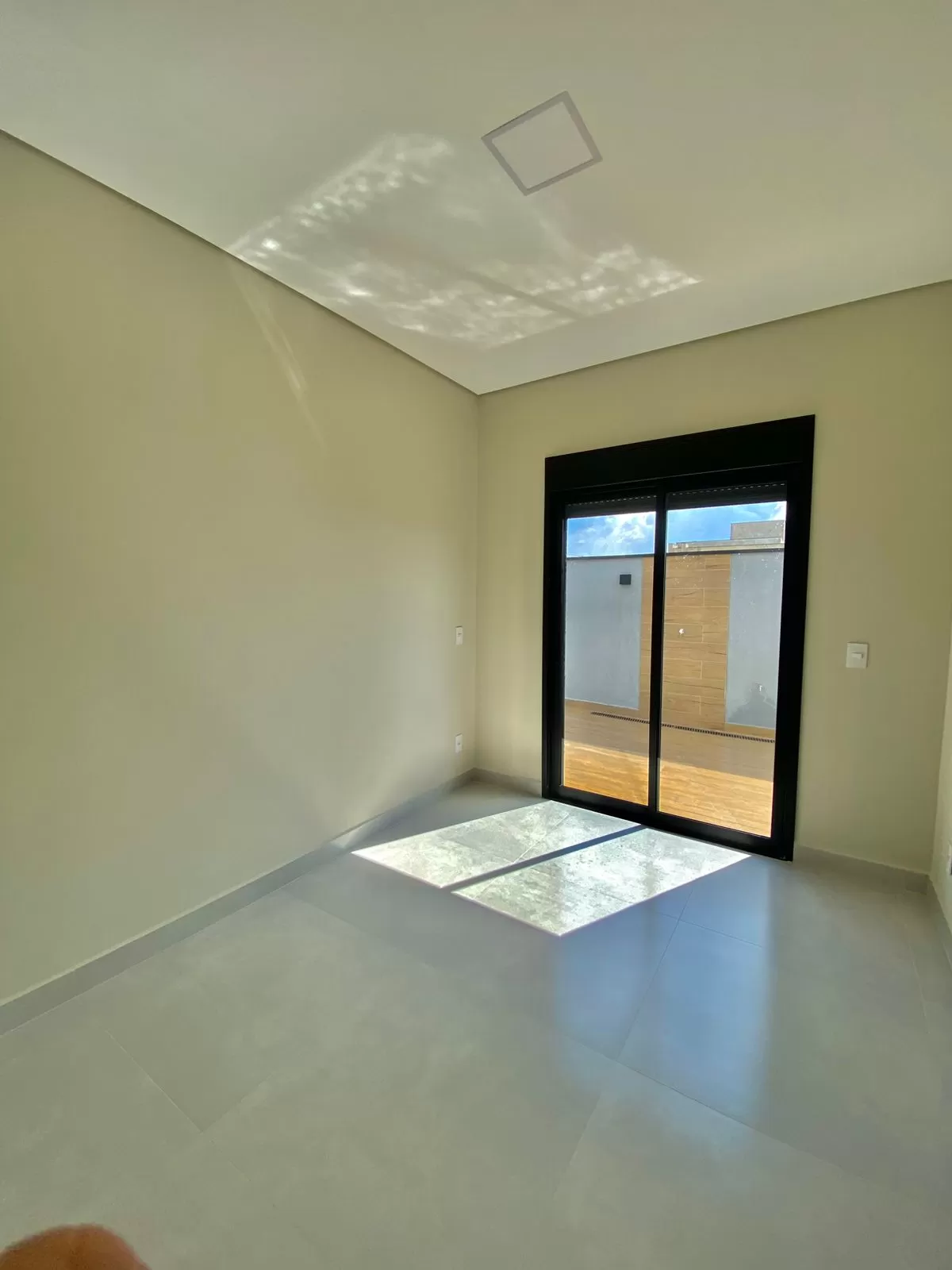 Casa Térrea à Venda com 3 suítes, móveis planejados e piscina, 170m² no Condomínio Terras Alpha em Votorantim/SP