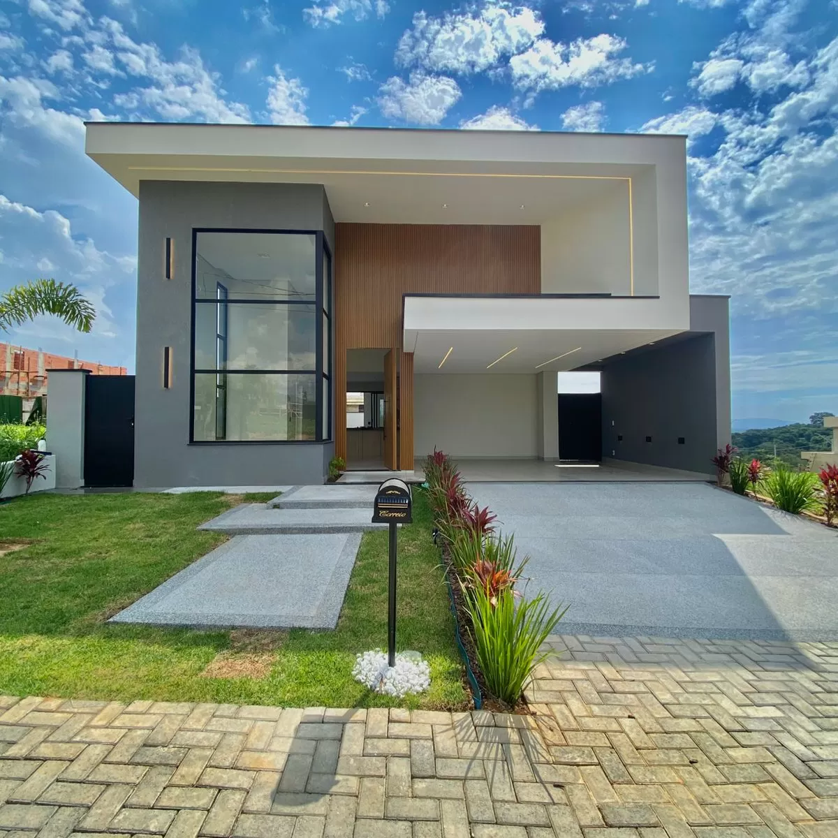 Casa Térrea à Venda com 3 suítes, móveis planejados e piscina, 170m² no Condomínio Terras Alpha em Votorantim/SP