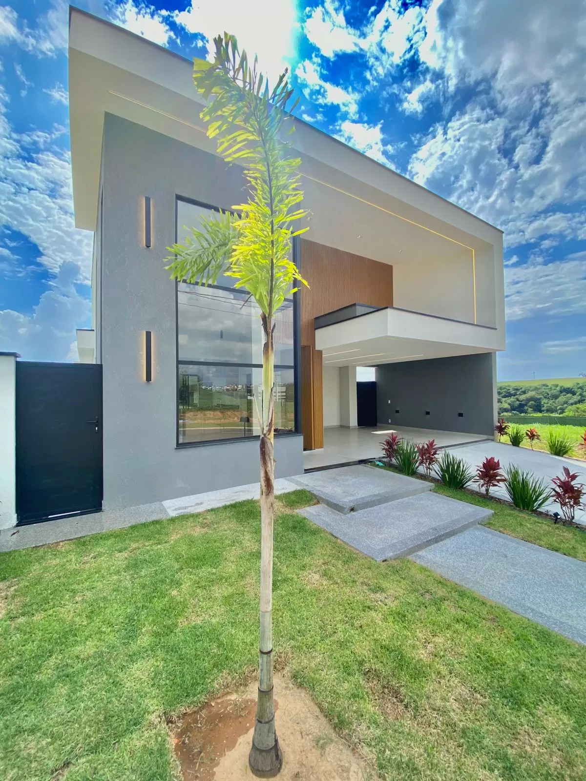 Casa Térrea à Venda com 3 suítes, móveis planejados e piscina, 170m² no Condomínio Terras Alpha em Votorantim/SP