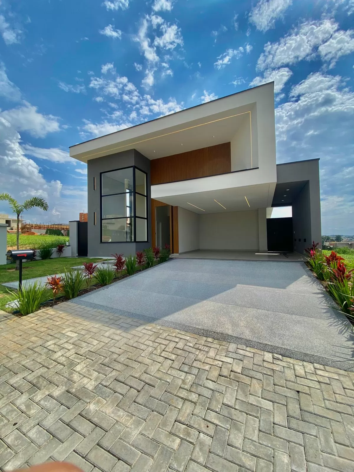 Casa Térrea à Venda com 3 suítes, móveis planejados e piscina, 170m² no Condomínio Terras Alpha em Votorantim/SP