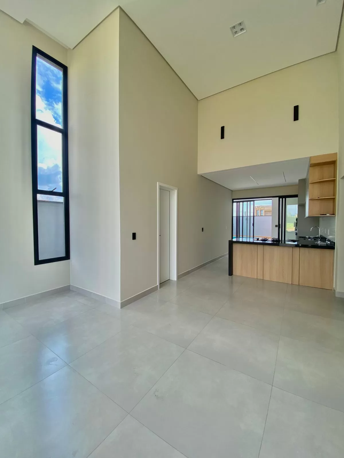 Casa Térrea à Venda com 3 suítes, móveis planejados e piscina, 170m² no Condomínio Terras Alpha em Votorantim/SP