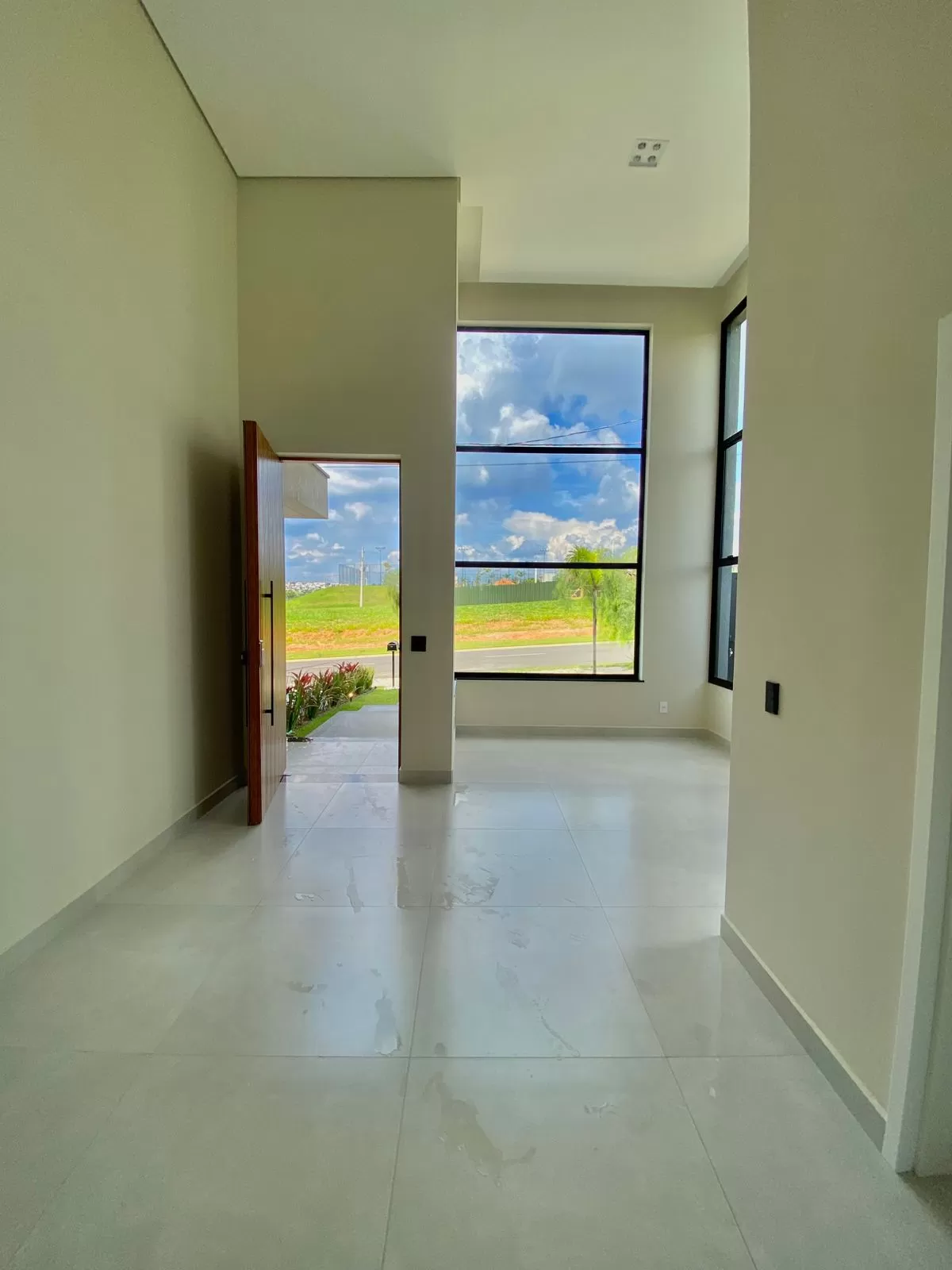 Casa Térrea à Venda com 3 suítes, móveis planejados e piscina, 170m² no Condomínio Terras Alpha em Votorantim/SP