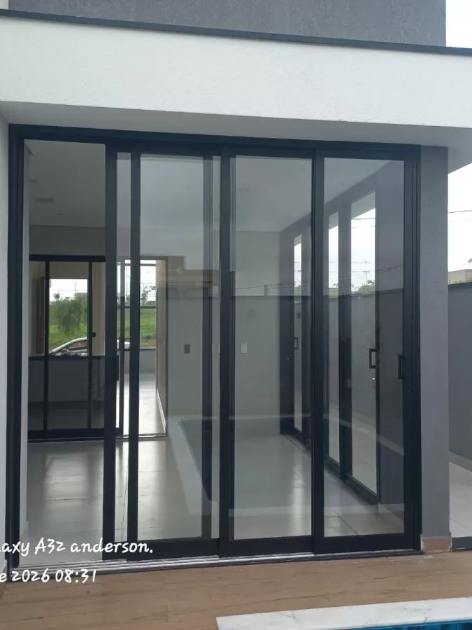 Casa Térrea à Venda com 3 suítes, móveis planejados e piscina, 170m² no Condomínio Terras Alpha em Votorantim/SP