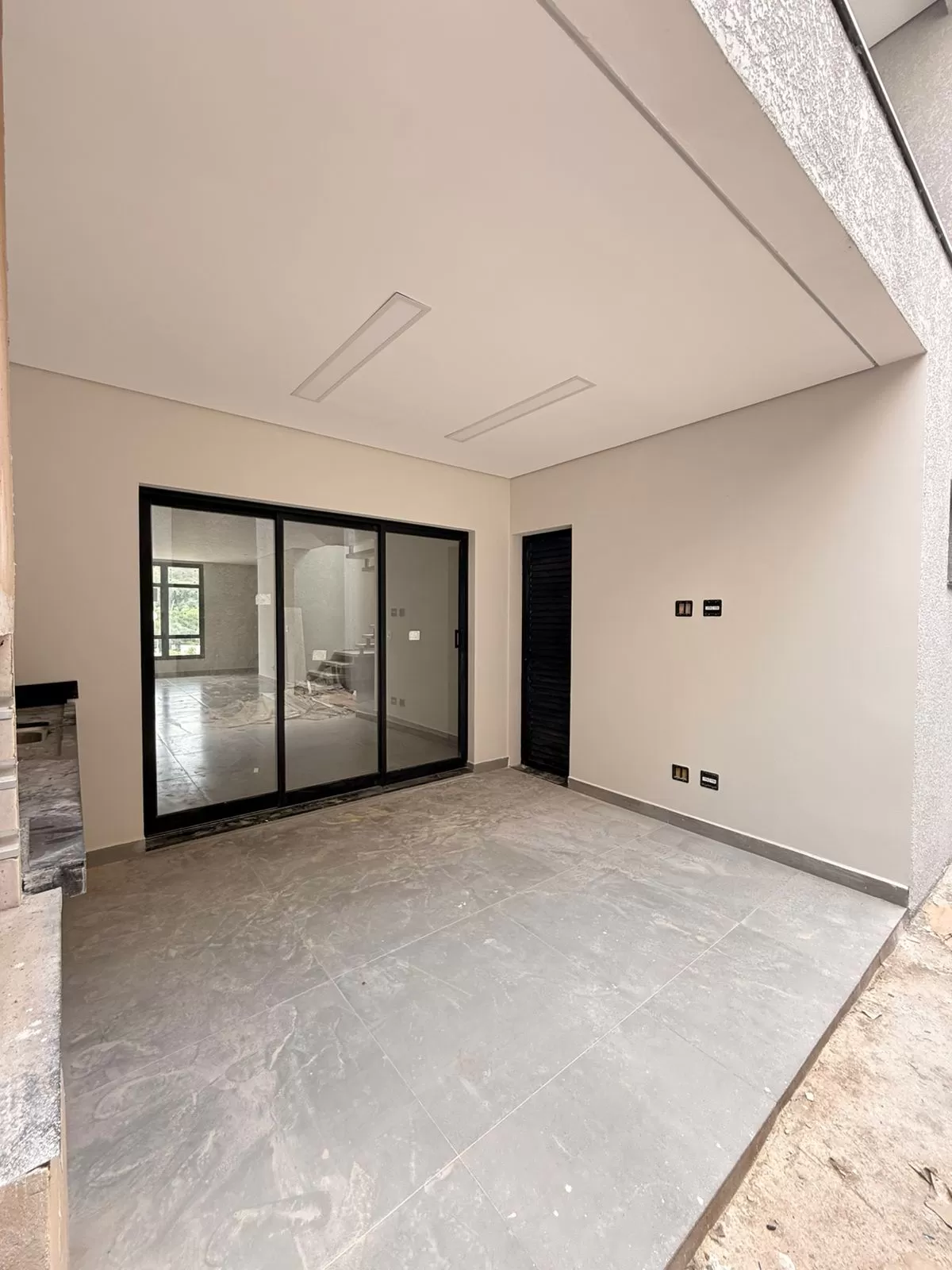 Sobrado à Venda com 3 dormitórios sendo 1 suíte e espaço gourmet com churrasqueira, 140m² no Condomínio Vale Azul em Votorantim/SP