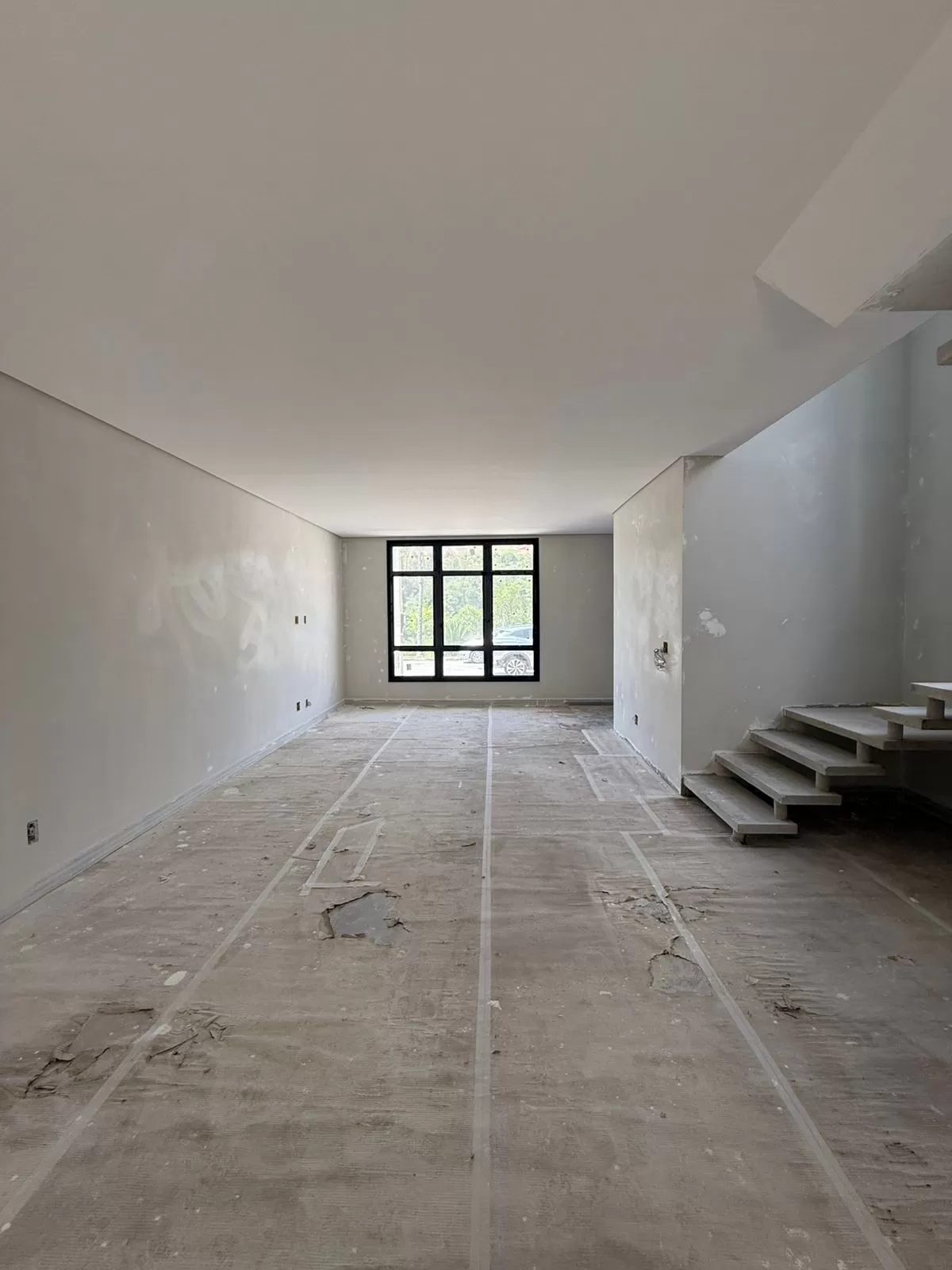 Sobrado à Venda com 3 dormitórios sendo 1 suíte e espaço gourmet com churrasqueira, 140m² no Condomínio Vale Azul em Votorantim/SP