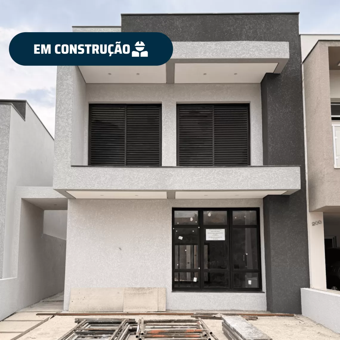 Sobrado à Venda com 3 dormitórios sendo 1 suíte e espaço gourmet com churrasqueira, 140m² no Condomínio Vale Azul em Votorantim/SP