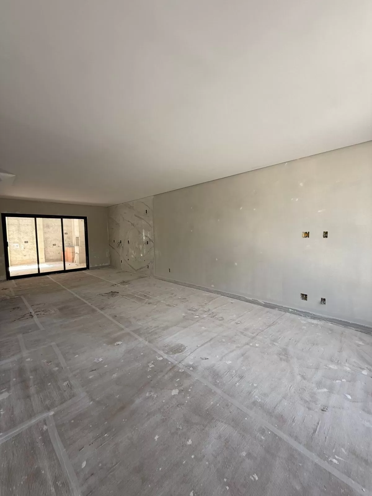 Sobrado à Venda com 3 dormitórios sendo 1 suíte e espaço gourmet com churrasqueira, 140m² no Condomínio Vale Azul em Votorantim/SP