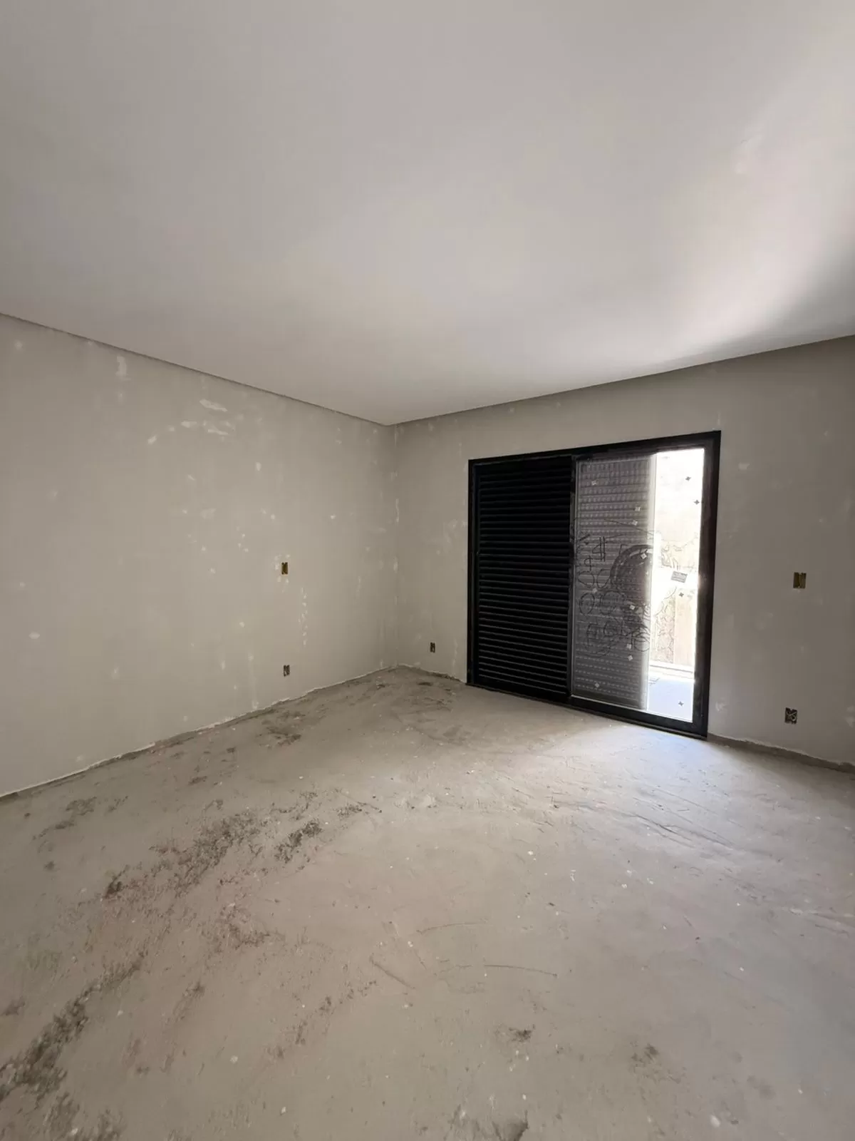 Sobrado à Venda com 3 dormitórios sendo 1 suíte e espaço gourmet com churrasqueira, 140m² no Condomínio Vale Azul em Votorantim/SP