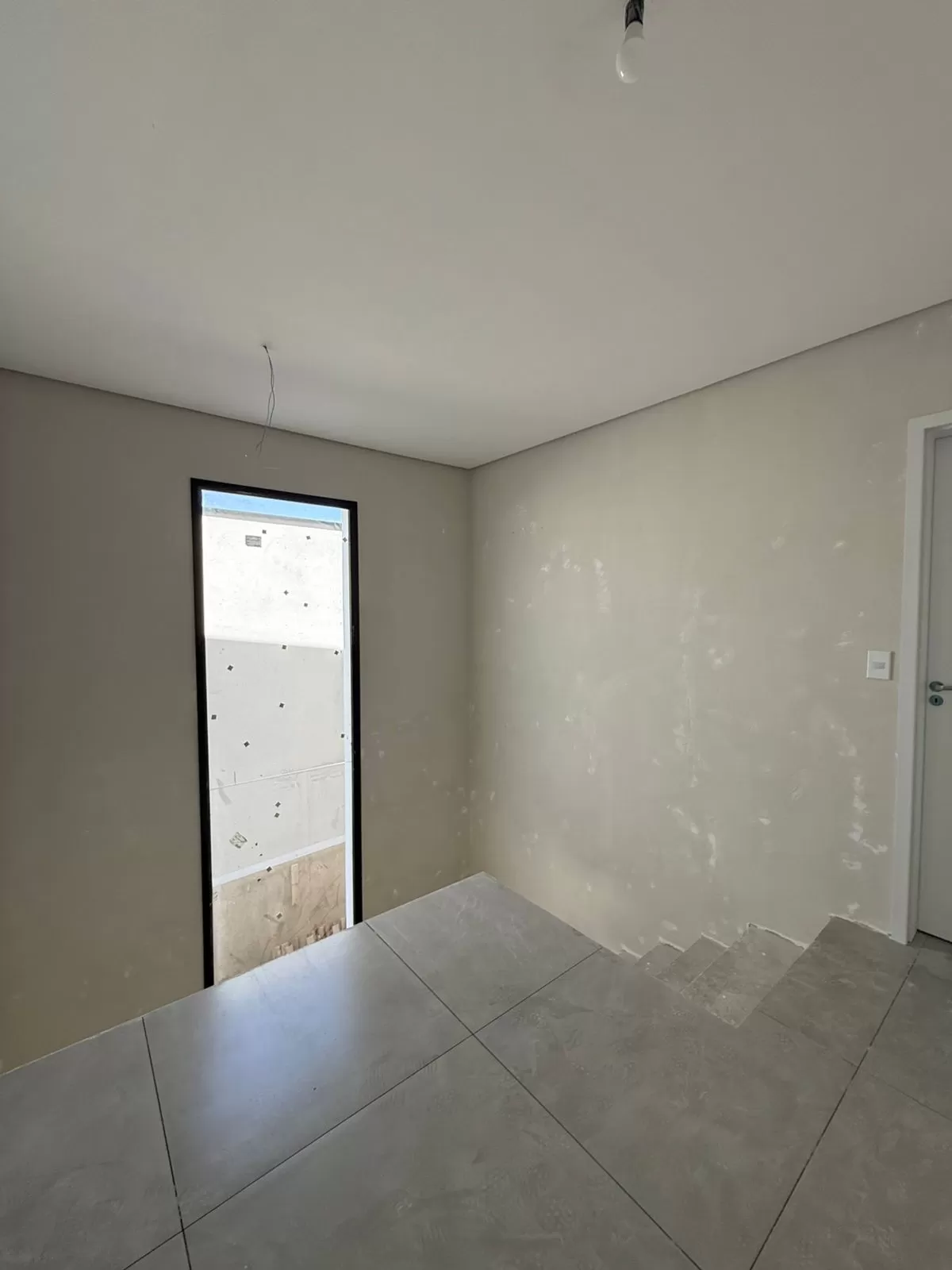 Sobrado à Venda com 3 dormitórios sendo 1 suíte e espaço gourmet com churrasqueira, 140m² no Condomínio Vale Azul em Votorantim/SP