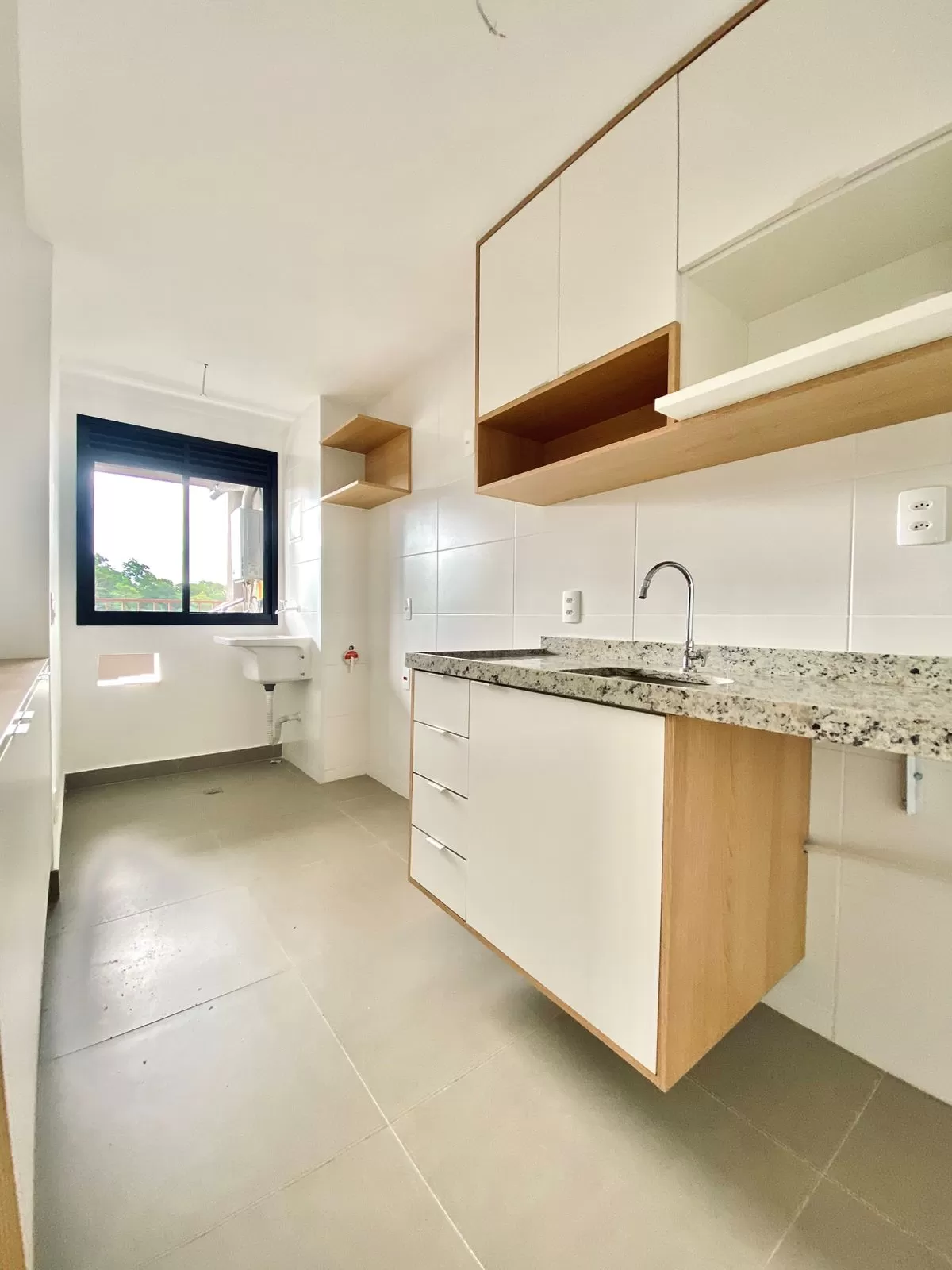 Apartamento à Venda com 2 dormitórios sendo 1 suíte e móveis planejados, 67m² no Condomínio Atmo Bild em Votorantim/SP