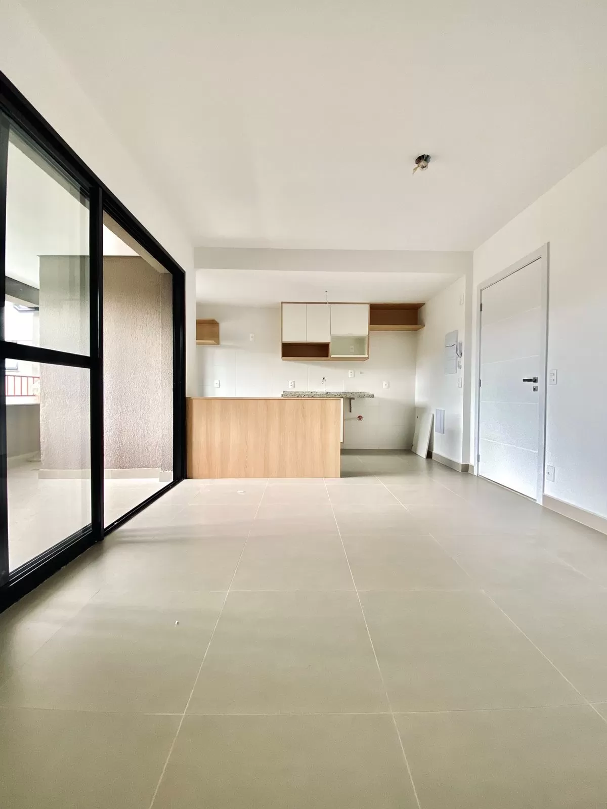 Apartamento à Venda com 2 dormitórios sendo 1 suíte e móveis planejados, 67m² no Condomínio Atmo Bild em Votorantim/SP