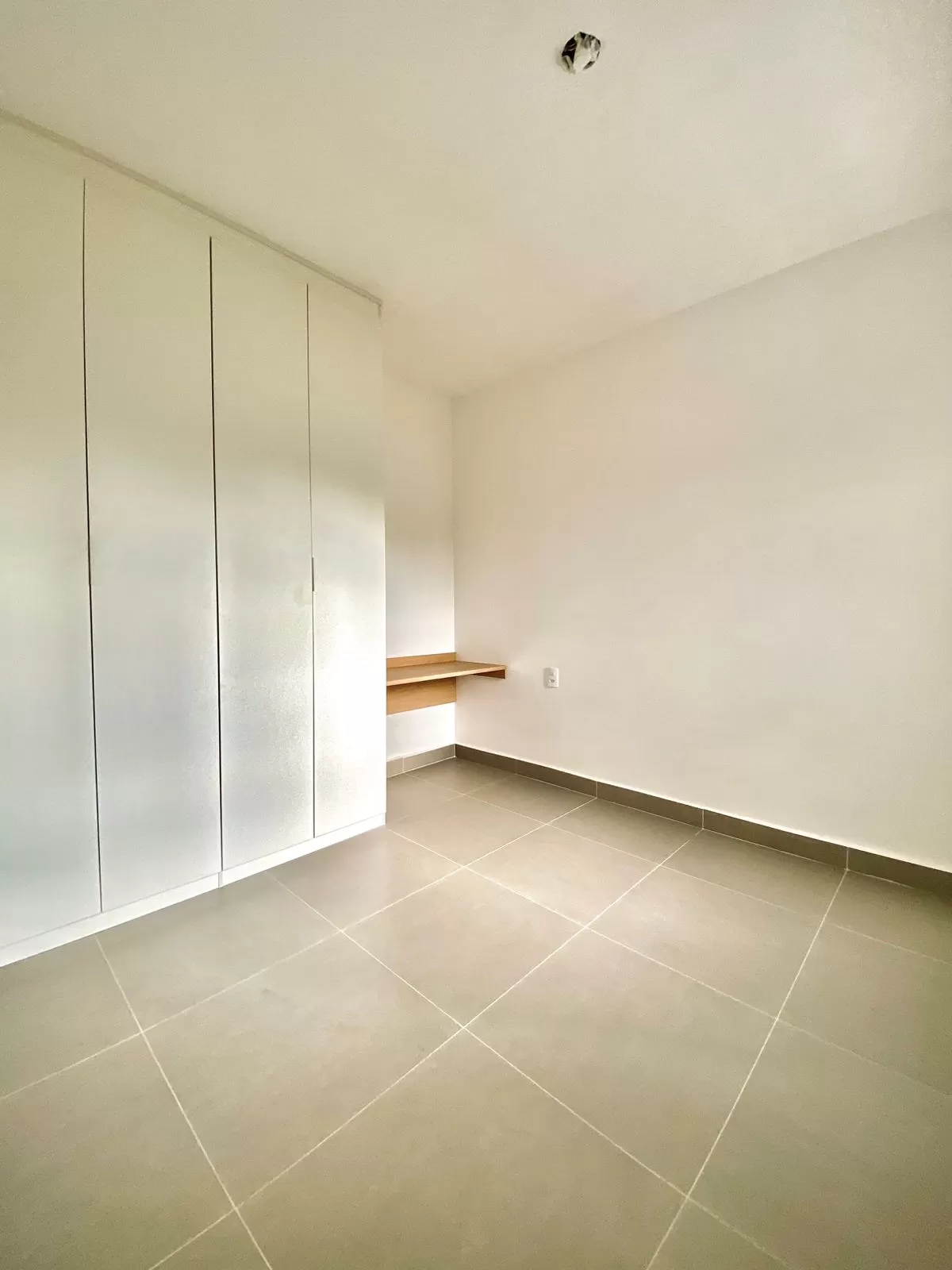 Apartamento à Venda com 2 dormitórios sendo 1 suíte e móveis planejados, 67m² no Condomínio Atmo Bild em Votorantim/SP