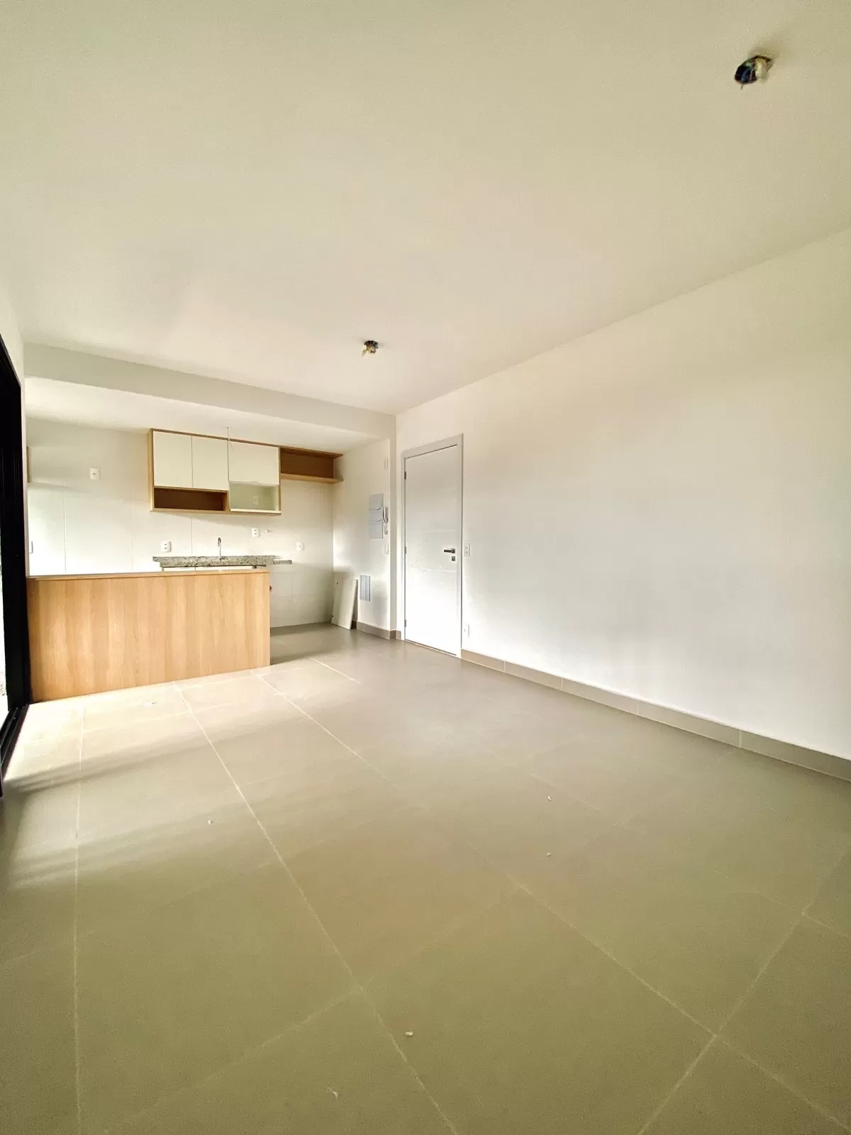 Apartamento à Venda com 2 dormitórios sendo 1 suíte e móveis planejados, 67m² no Condomínio Atmo Bild em Votorantim/SP