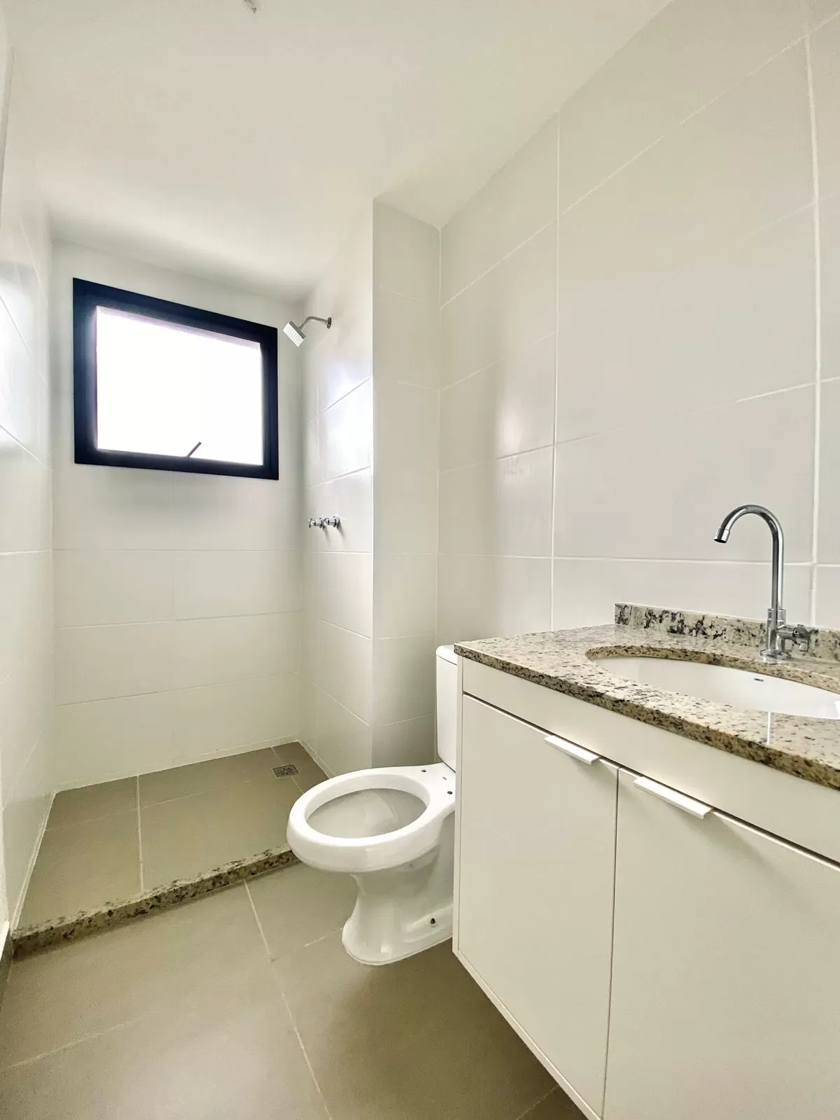 Apartamento à Venda com 2 dormitórios sendo 1 suíte e móveis planejados, 67m² no Condomínio Atmo Bild em Votorantim/SP