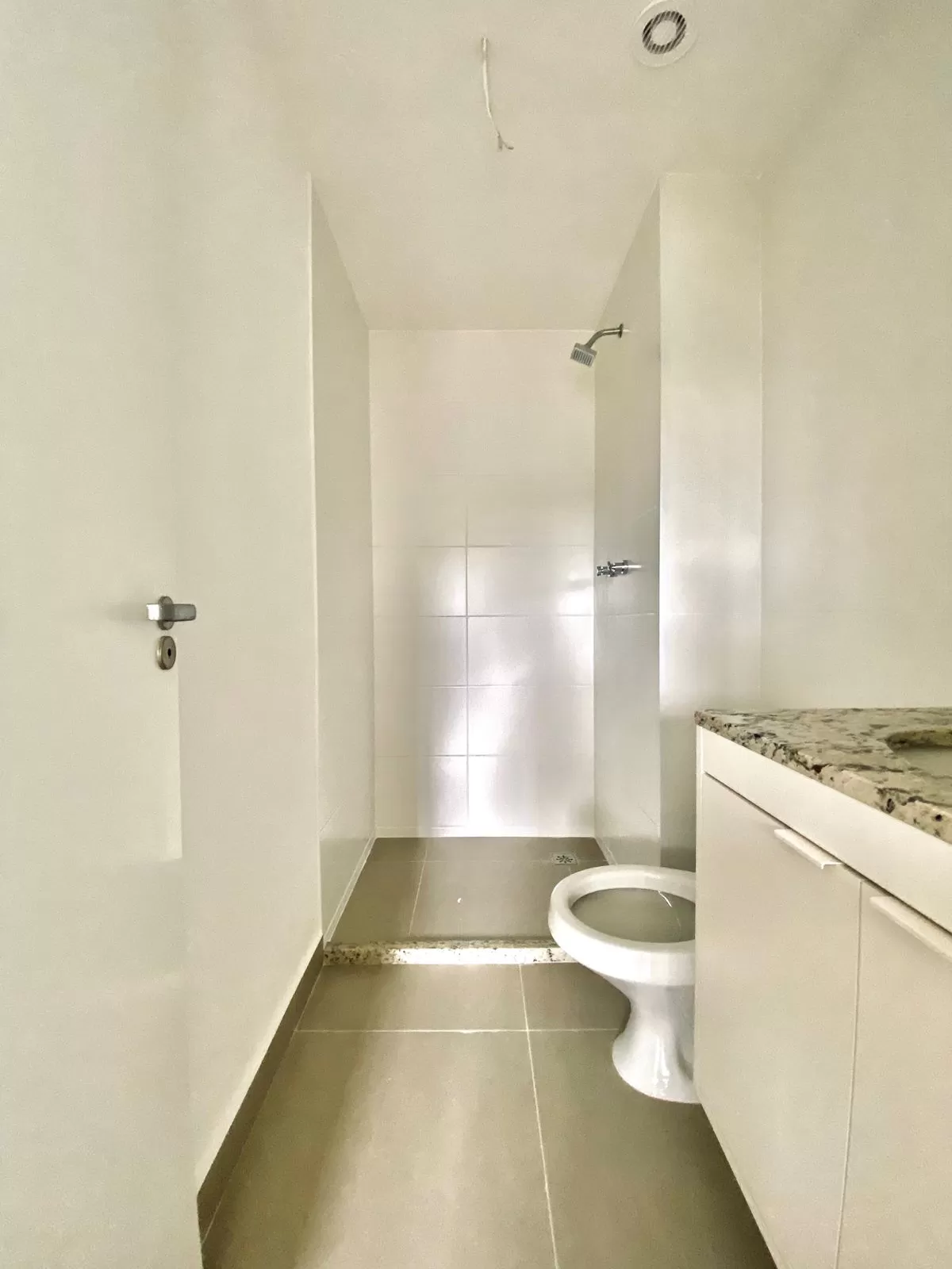 Apartamento à Venda com 2 dormitórios sendo 1 suíte e móveis planejados, 67m² no Condomínio Atmo Bild em Votorantim/SP