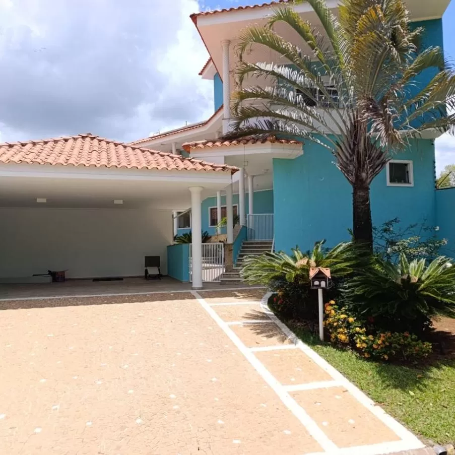 Casa à Venda e Locação com 3 suítes, sala de TV, escritório, academia e gourmet com piscina, 498m² no Condomínio Village Saint Claire em Sorocaba/SP
