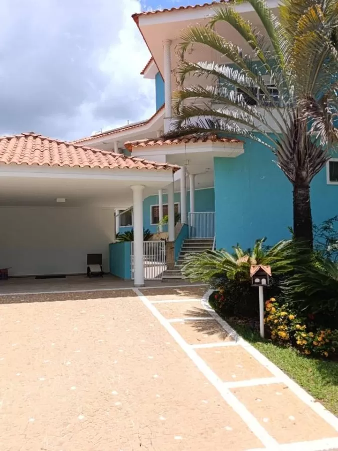 Casa à Venda e Locação com 3 suítes, sala de TV, escritório, academia e gourmet com piscina, 498m² no Condomínio Village Saint Claire em Sorocaba/SP