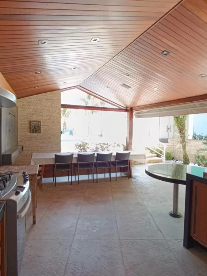 Casa à Venda e Locação com 3 suítes, sala de TV, escritório, academia e gourmet com piscina, 498m² no Condomínio Village Saint Claire em Sorocaba/SP