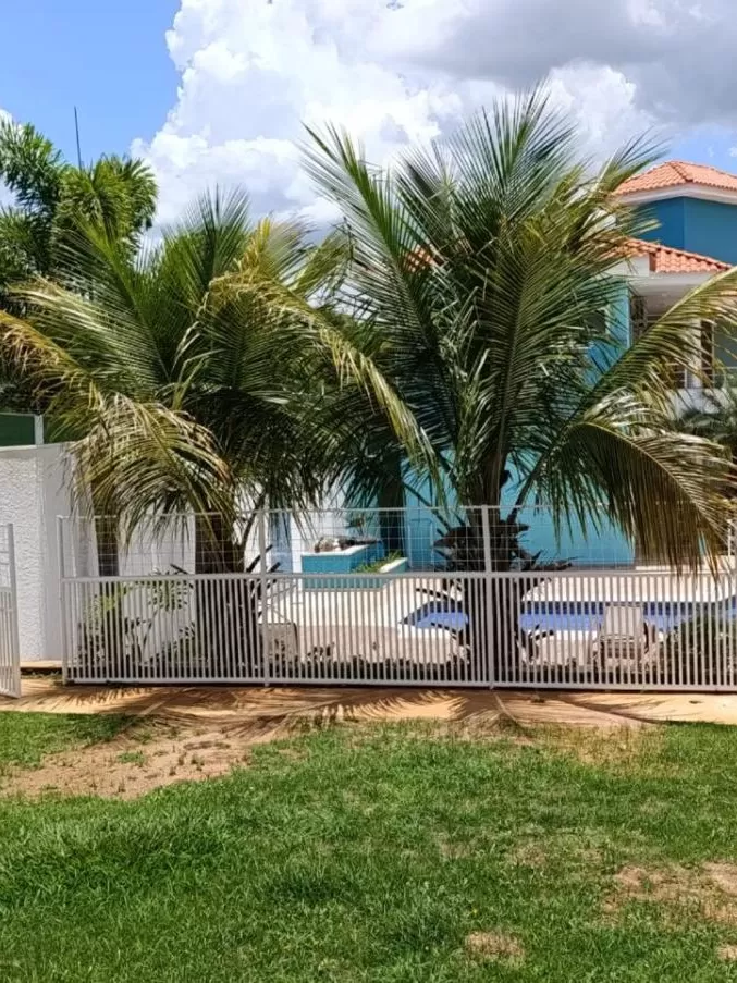 Casa à Venda e Locação com 3 suítes, sala de TV, escritório, academia e gourmet com piscina, 498m² no Condomínio Village Saint Claire em Sorocaba/SP